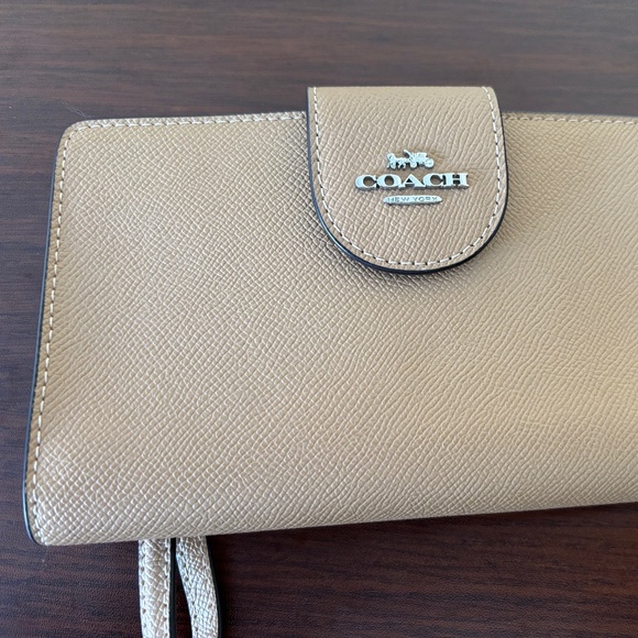 Coach Phone Wallet - Like New! - Picture 1 of 4